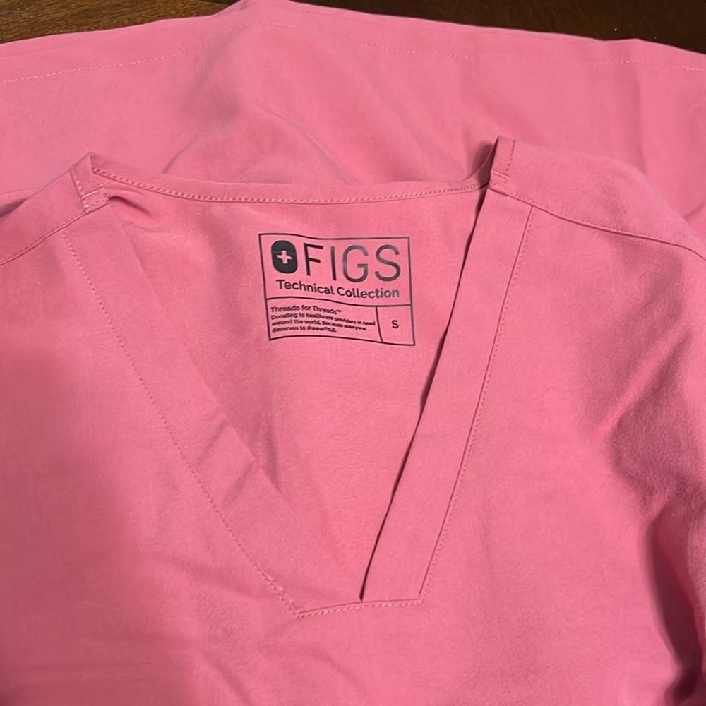 Figs Casma Three-Pocket Scrub Top™ - Picture 4 of 5